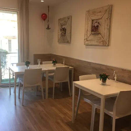 Residenza Giacomuzzi לינה וארוחת בוקר 4*